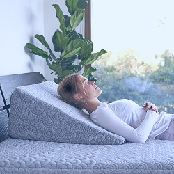Amazon.com: Brentwood Home Crystal Cove Wedge Pillow - Cooling Activated  Charcoal Memory Foam, Helps with Snoring & Acid Reflux, Made in California  : Health & Household